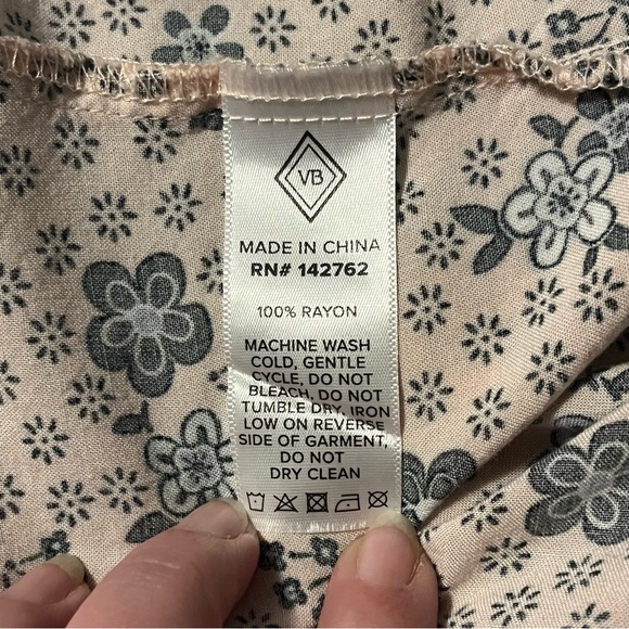 Vera Bradley Pink and Black Floral Print Short Sleeve Top, Size X-Large - Picture 5 of 5